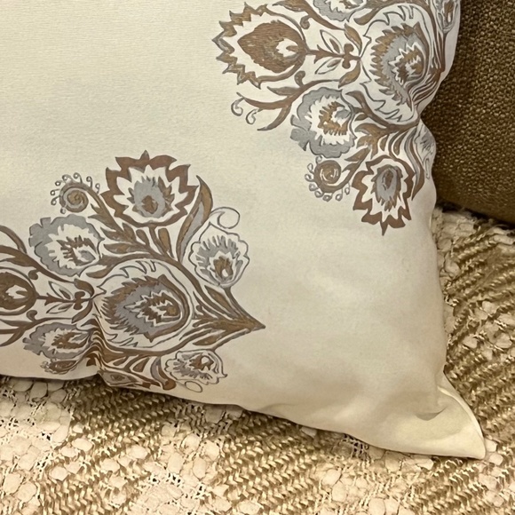 Indoor/Outdoor Neutral Pillow - Picture 3 of 5